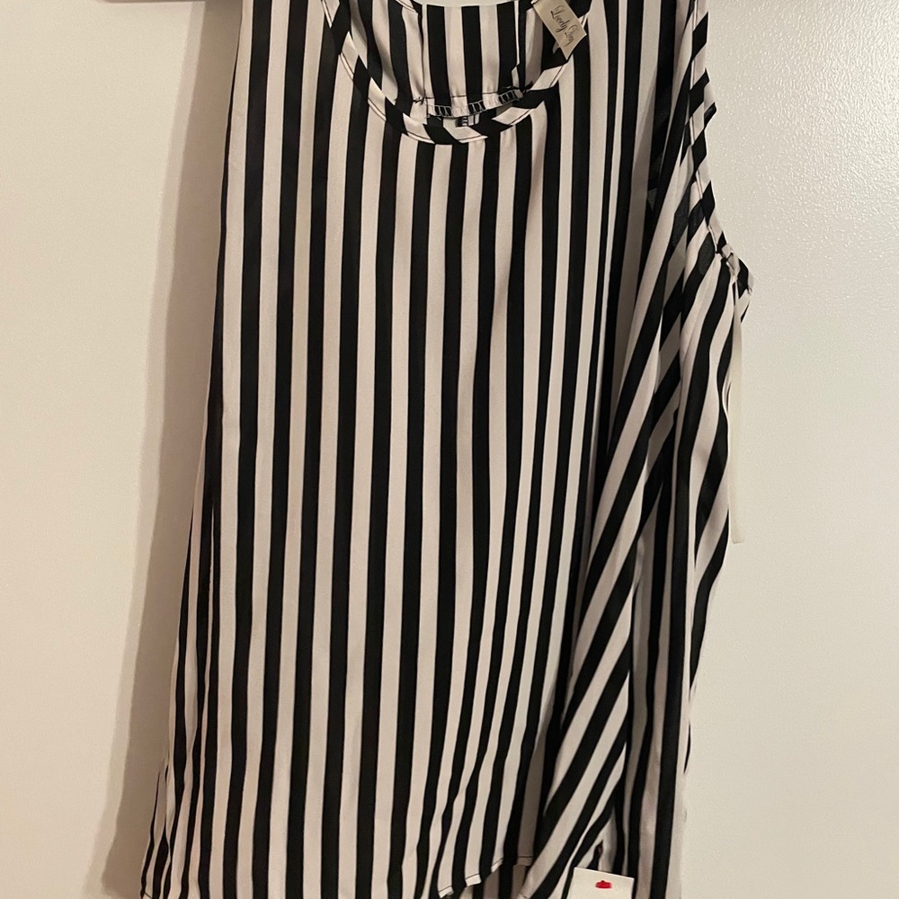 Black and white strip tank